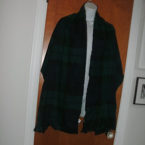 Gap Green & Black Plaid Oversized Soft 100% Acrylic Scarf Wrap Shawl 20" X 68" - Picture 2 of 3